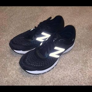 New Balance 860 Shoes